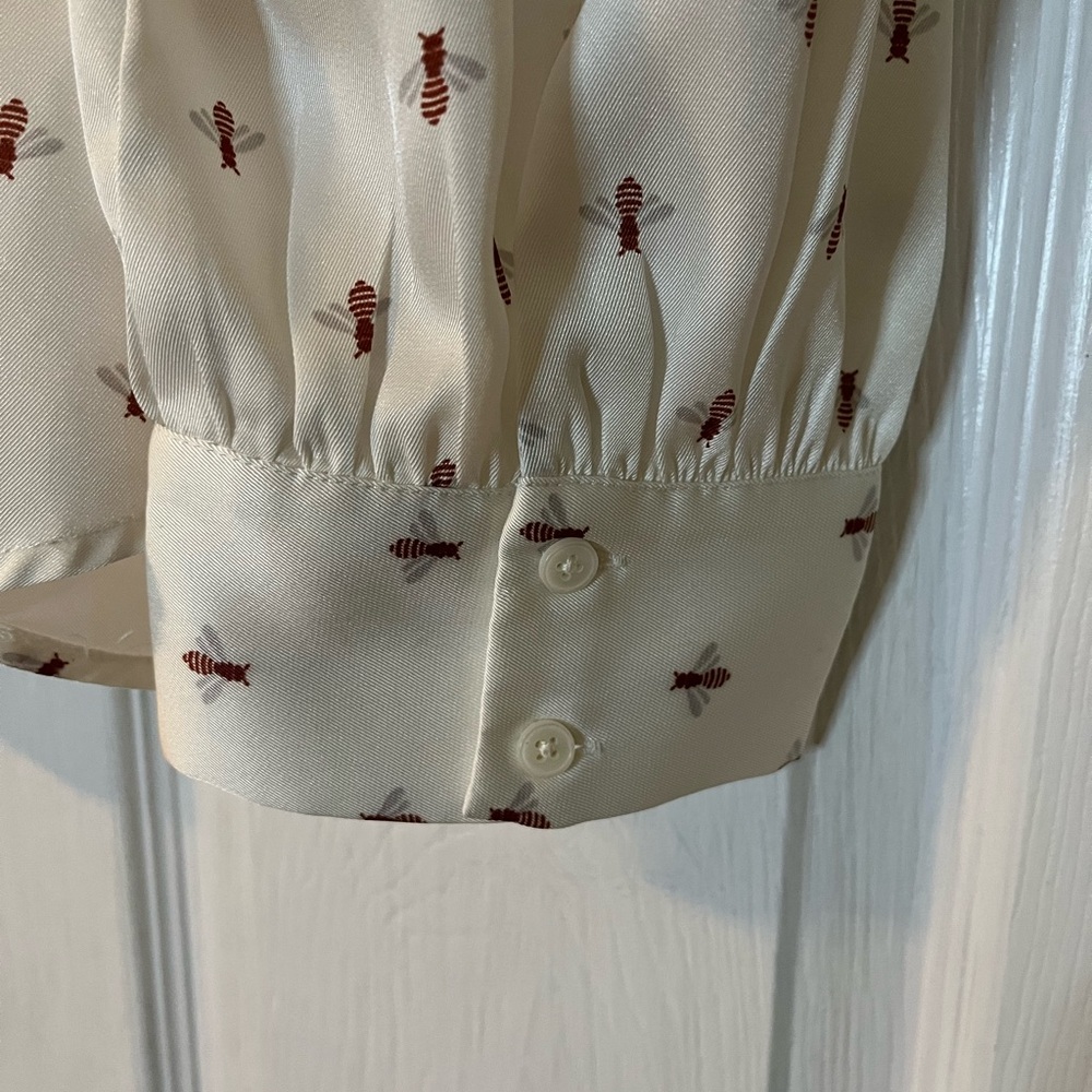 Oversized Blouse With All-Over Bee Motif Button Front Cottagecore Nature - Picture 5 of 6